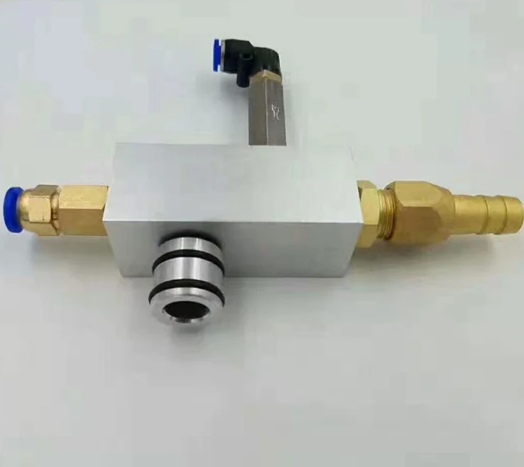 Powder feed pump injector with air and powder connections